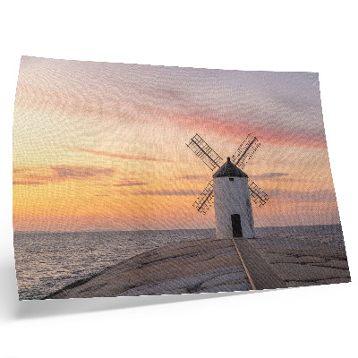 Póster Molino de viento a la luz del atardecer, mar, cielo en tonos pastel
