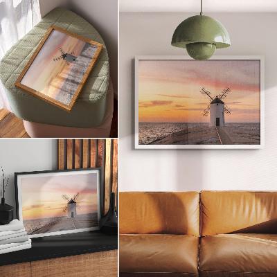 Póster Molino de viento a la luz del atardecer, mar, cielo en tonos pastel
