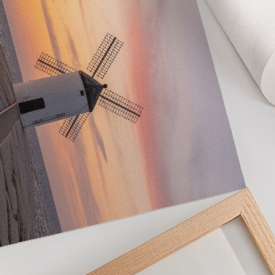 Póster Molino de viento a la luz del atardecer, mar, cielo en tonos pastel