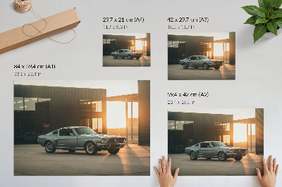 Póster Un coche clásico con un telón de fondo arquitectónico.