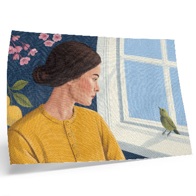 Póster Mujer con camisa amarilla y un pájaro en el alféizar de la ventana.