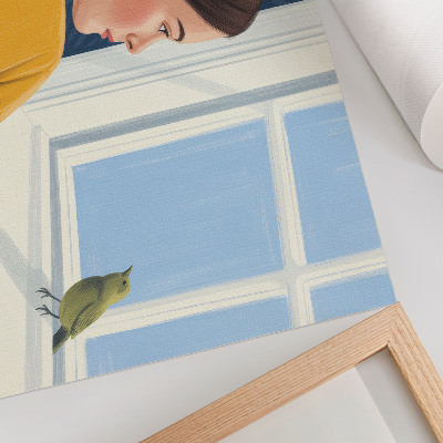 Póster Mujer con camisa amarilla y un pájaro en el alféizar de la ventana.