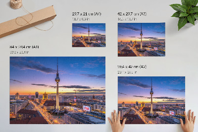 Lámina para cuadro La ciudad al atardecer con los increíbles colores de la puesta de sol.
