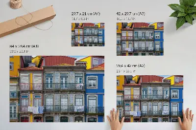 Lámina decorativa para cuadro edificios de apartamentos coloridos con balcones y plantas