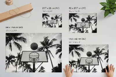 Arte de pared canasta de baloncesto entre palmeras sobre fondo blanco y negro