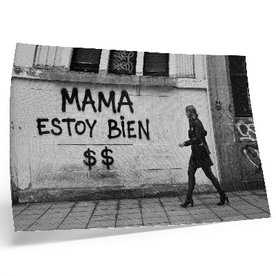 Lámina para cuadro Escena urbana contrastante con grafitis en blanco y negro.