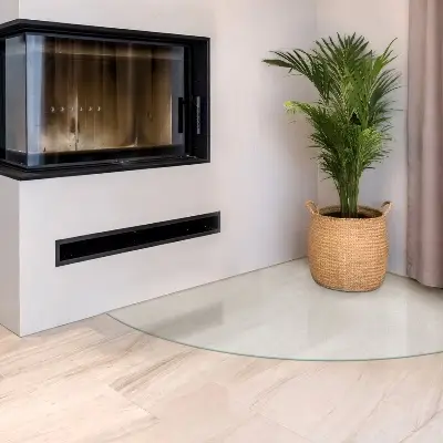 Protector de suelo para estufas en forma de cuarto de círculo y color semitransparente