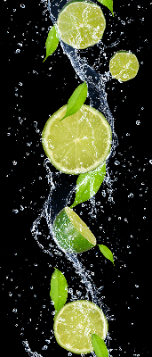 Estor enrollable en color cayendo en el agua