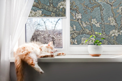 Modern roller blind con estampado de ramitas sobre un fondo azul