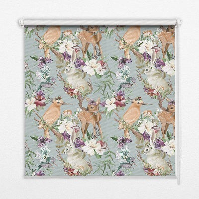Modern roller blind con diseño de corzos, aves y conejos