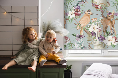 Modern roller blind con diseño de corzos, aves y conejos