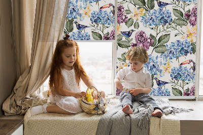 Modern roller blind con diseño de tucanes y flores