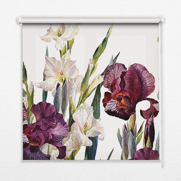 Estor enrollable para ventana con un diseño de pequeñas flores