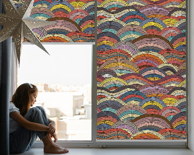 Estor enrollable para ventana con diseño de ondas y semicírculos