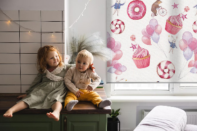 Modern roller blind con diseño de globos rosas, donas y conejitos