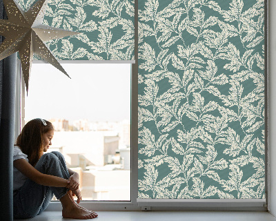 Modern roller blind con un diseño de papel pintado de hojas