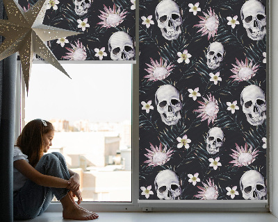 Estor enrollable con diseño de calaveras entre flores