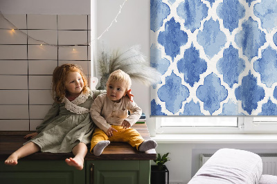 Modern roller blind con patrón pintado