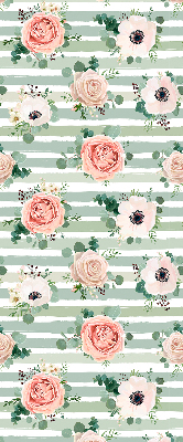 Modern roller blind con estampado de rosas sobre rayas horizontales verdes