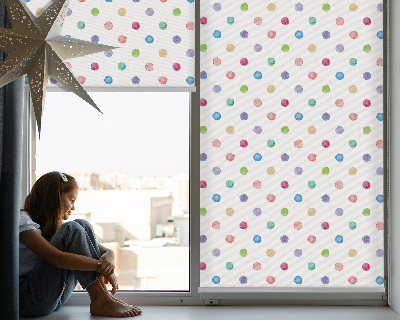 Modern roller blind con un estampado de puntos de colores