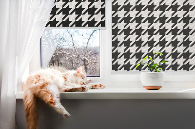 Modern roller blind con un patrón geométrico