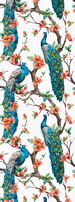 Modern roller blind con estampado de pavo real sobre una rama