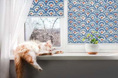 Modern roller blind con diseño de escamas coloridas