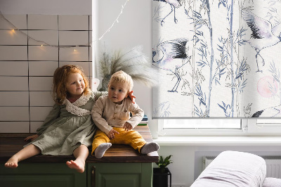 Modern roller blind con estampado de garzas y árboles