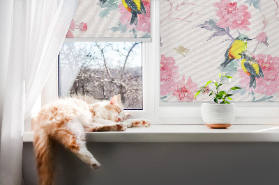 Modern roller blind con diseño de pájaros entre flores