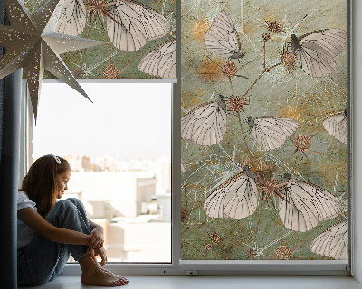 Estor enrollable para ventana con diseño de mariposas en un prado