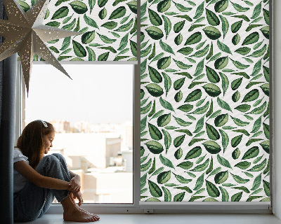 Estor enrollable para ventana con estampado de hojas que caen de los árboles