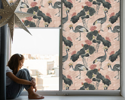 Estor enrollable para ventana con estampado de garza sobre fondo rosa