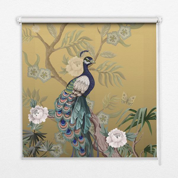 Estor enrollable para ventana con estampado de pavo real en un árbol