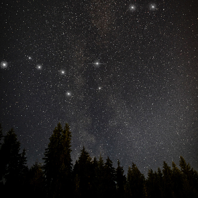 Modern roller blind con estampado de estrellas sobre fondo oscuro