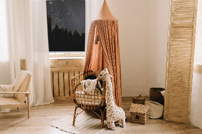 Modern roller blind con estampado de estrellas sobre fondo oscuro