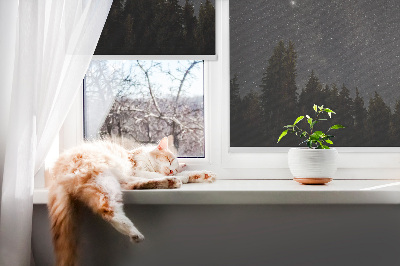 Modern roller blind con estampado de estrellas sobre fondo oscuro