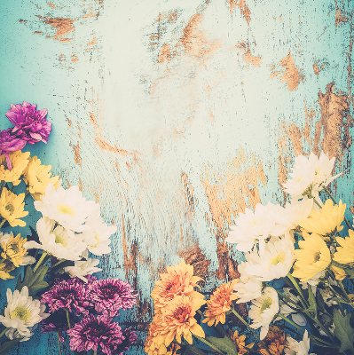 Estor enrollable para ventana con un diseño de flores sobre fondo azul