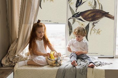 Modern roller blind con estampado de pájaros en un árbol