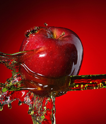 Estor opaco en color manzana roja con diseño de profundidades