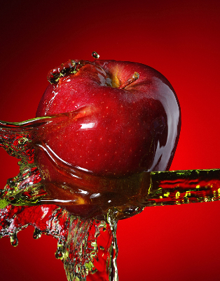 Estor opaco en color manzana roja con diseño de profundidades