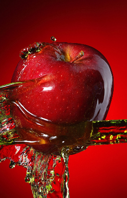 Estor opaco en color manzana roja con diseño de profundidades