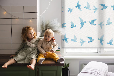 Estor decorativo con pájaros azules