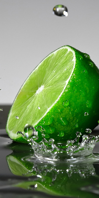 Estor enrollable de tela en agua