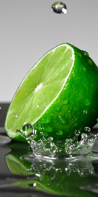 Estor enrollable de tela en agua