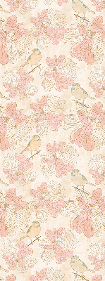 Estor decorativo con estampado de pájaros entre las flores