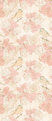 Estor decorativo con estampado de pájaros entre las flores