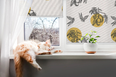 Estor decorativo con diseño de frutas y círculos amarillos