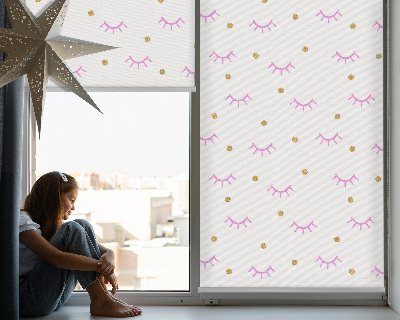 Estor decorativo con cejas dibujadas y puntos