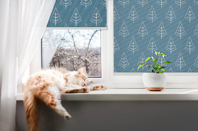 Estor decorativo con diseño de árboles bajo la lluvia