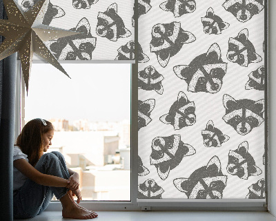 Estor decorativo con estampado de mapaches dibujados